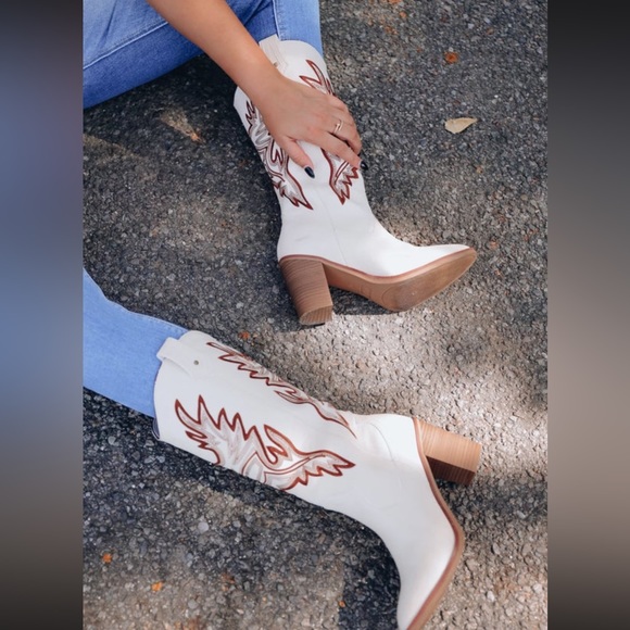 Tayley healed boot - Picture 1 of 2